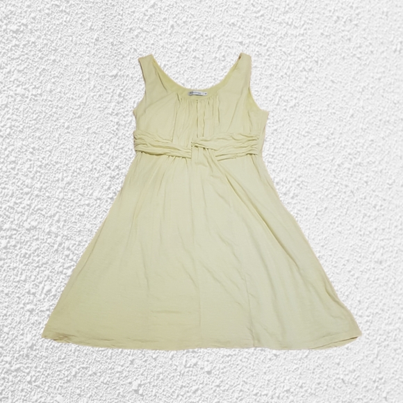 Pretty soft yellow jersey knit dress size medium - Picture 7 of 7